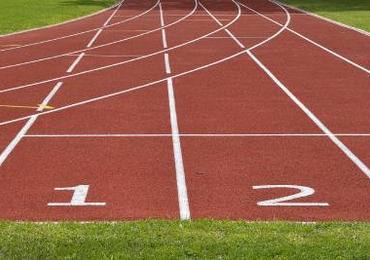 Искусственный газон или резиновое покрытие